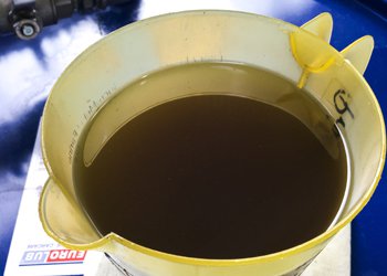 Lube oil treatment to remove solids and water 