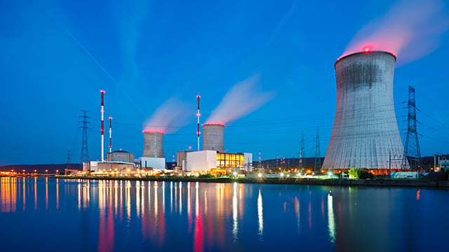 Nuclearplant-at night-640x360