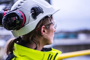 woman with helmet