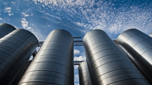 Commercial brewing tank farm