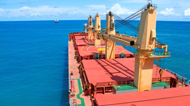 Colour bulk carrier