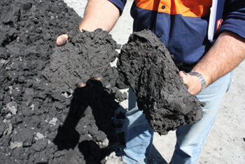 two hands holdning the dry output of a decanter