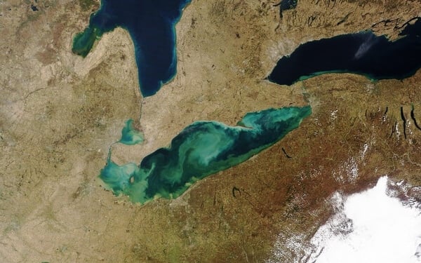 Great Lakes Water Quality Agreement bloom Canada
