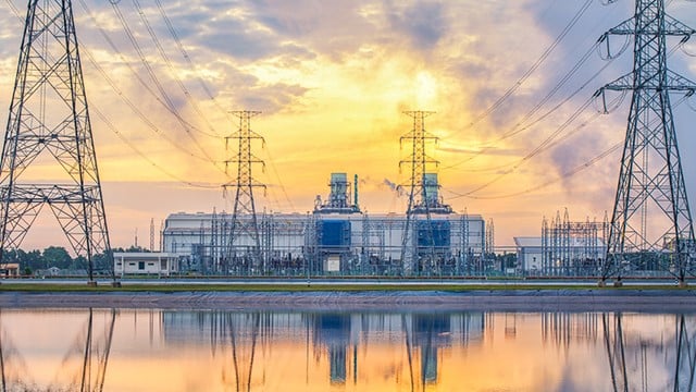 industrial-power-plant-in-sunset