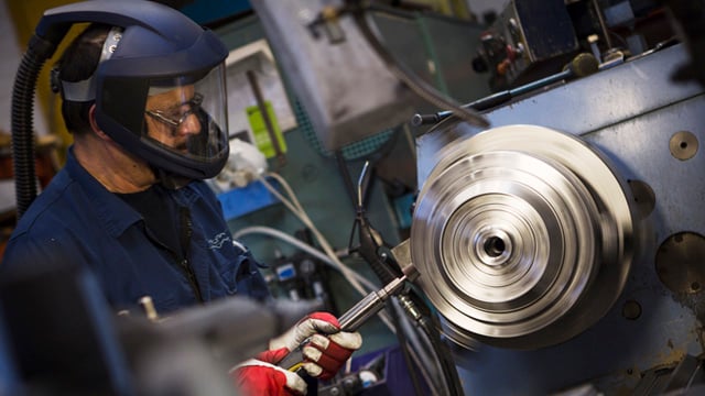 阿法拉伐专家进行设备维修 Alfa Laval experts perform equipment repairs